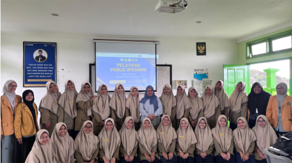 Pelatihan Public Speaking ”Beyond Words: the Art of Public Speaking” di SMA Istiqamah Muhammadiyah